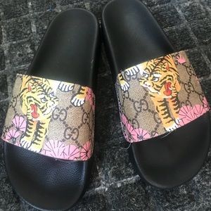 Gucci slips